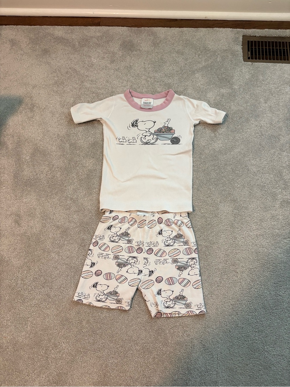 Hanna Andersson White Pajama Set with Pink Trim and Snoopy Print
